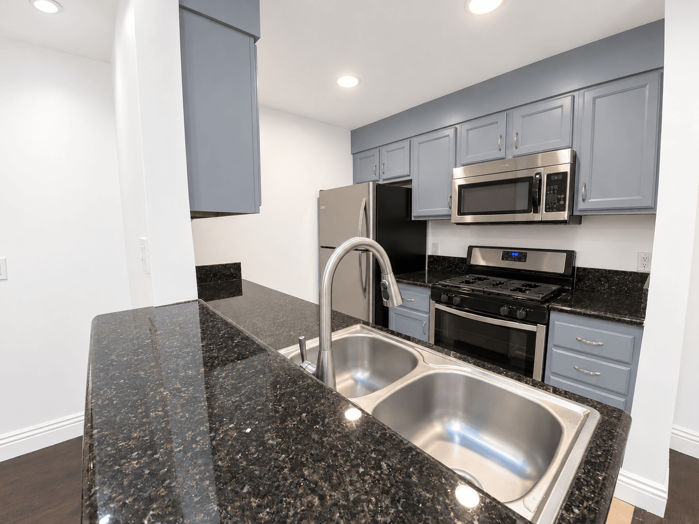 North Hollywood Apartment: 5513 Fulcher Avenue