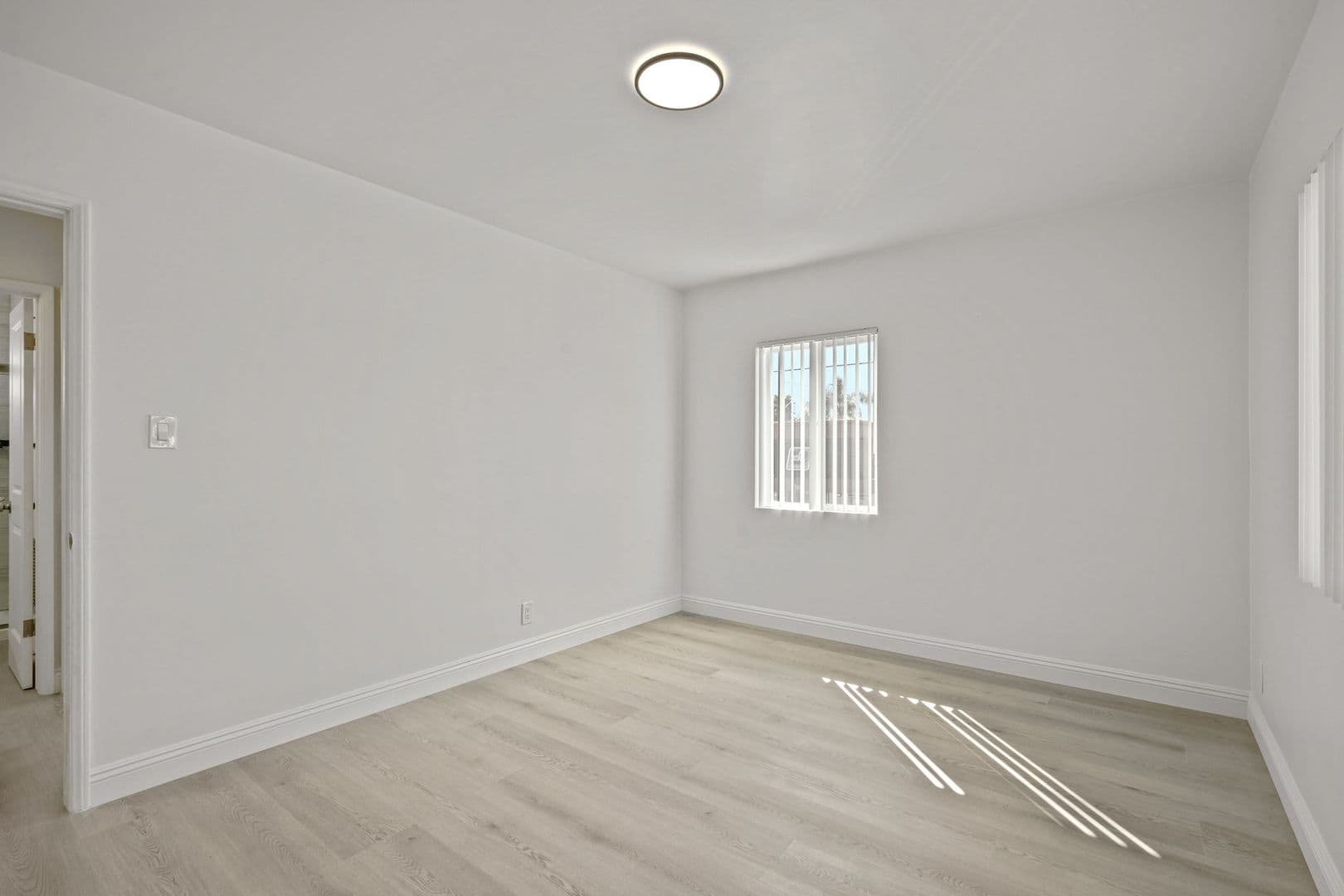 Los Angeles Apartment: 3980-88 Centinela Avenue