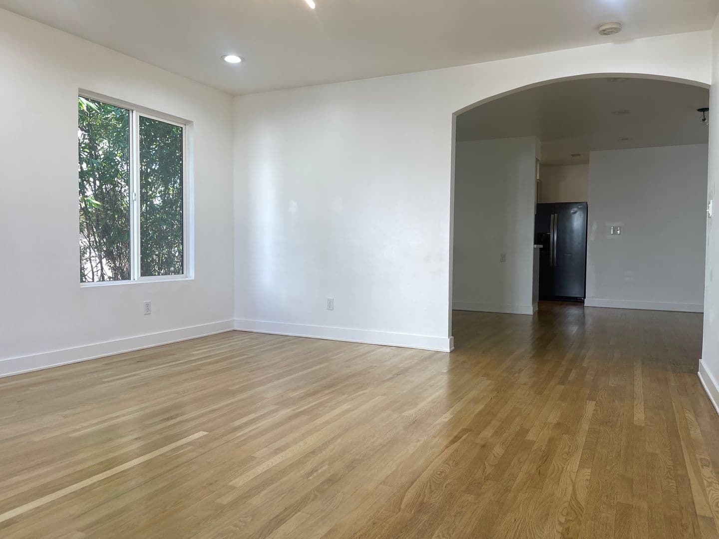 Los Angeles Apartment: 477-479 Nassau Avenue