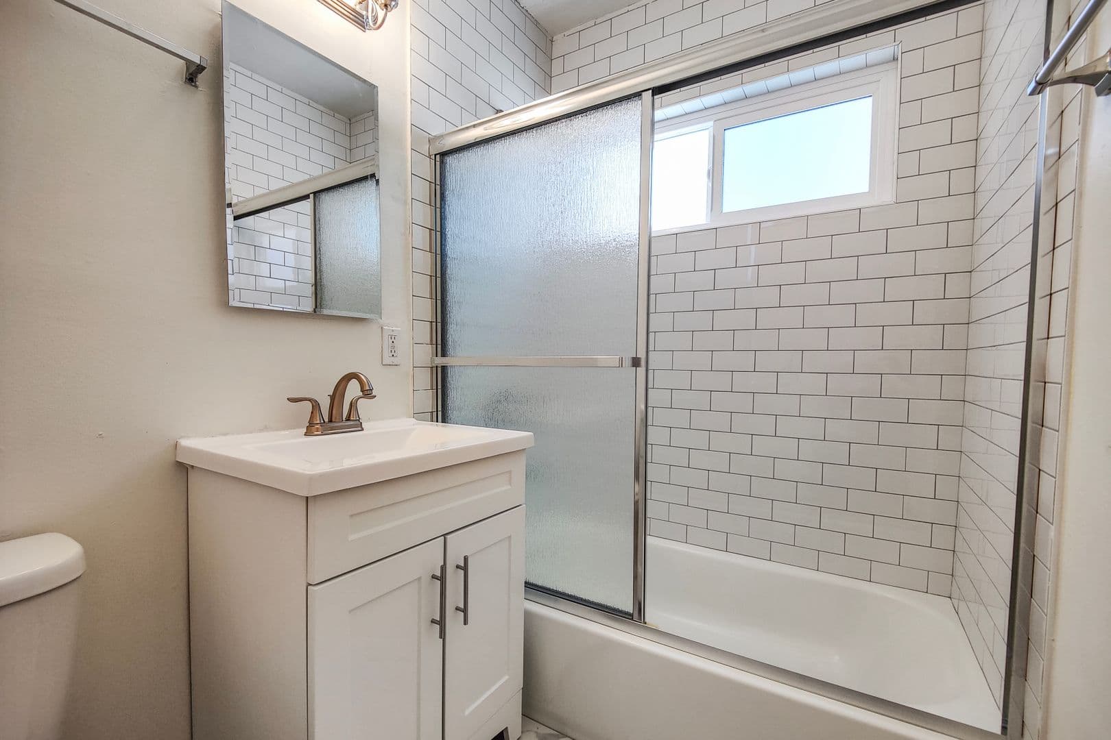 Van Nuys Apartment: 15733 Vanowen Street