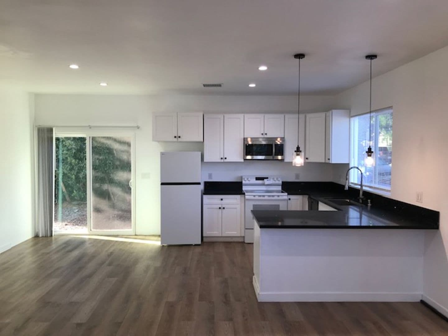 San Fernando Apartment: 710 Hollister Street