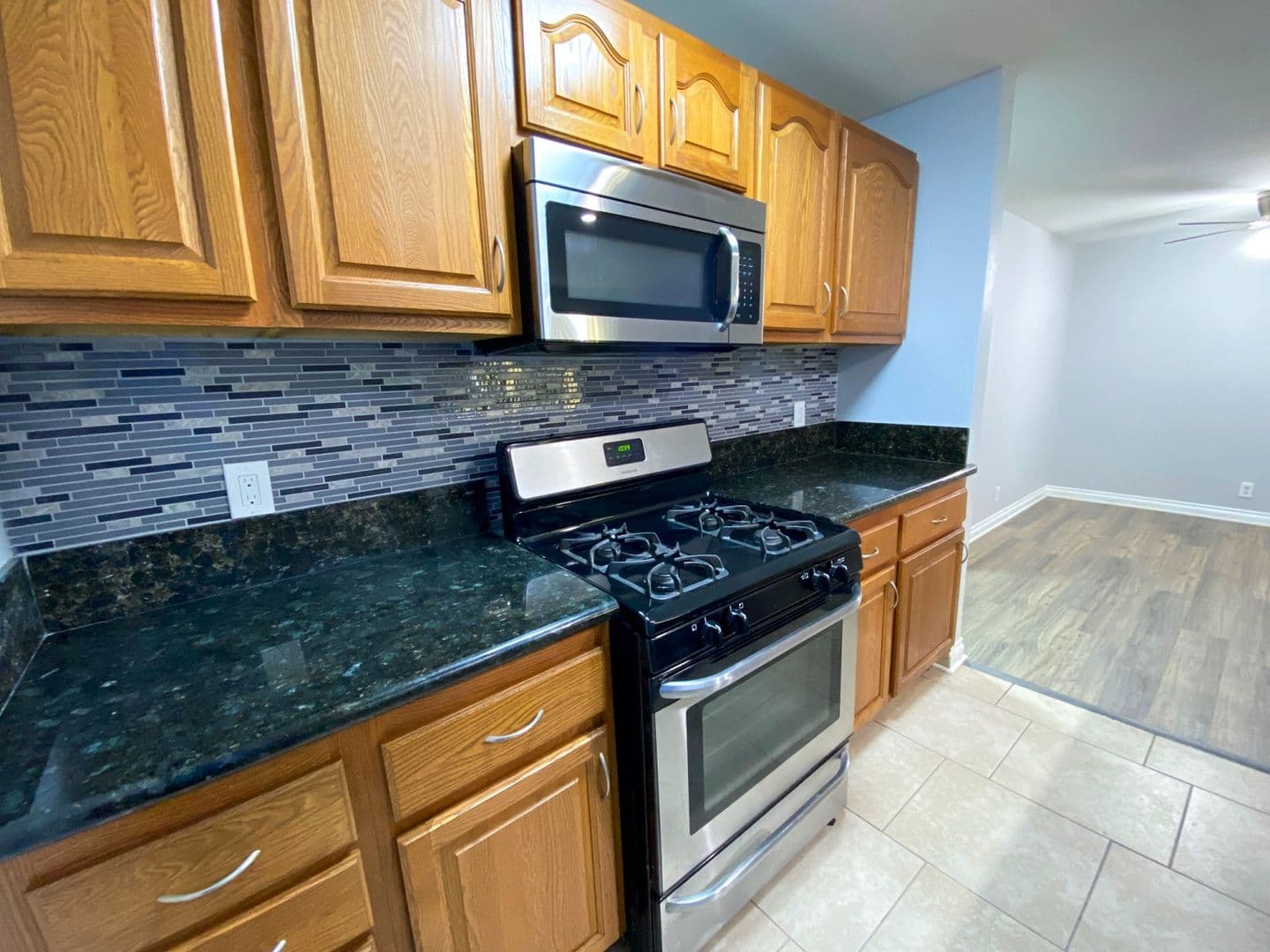 North Hollywood Apartment: 5513 Fulcher Avenue