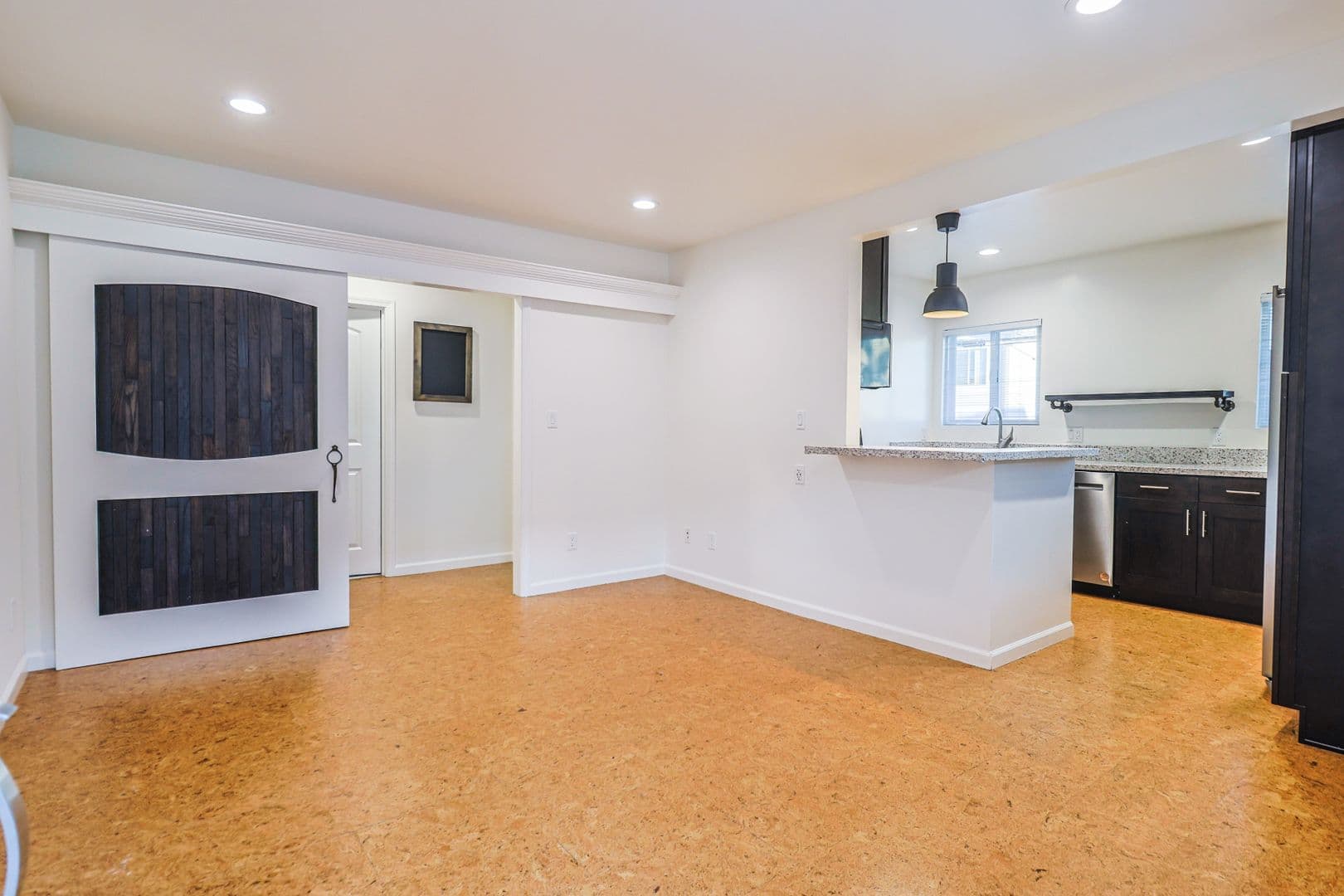 Burbank Apartment: 254-256 W. Tujunga Avenue