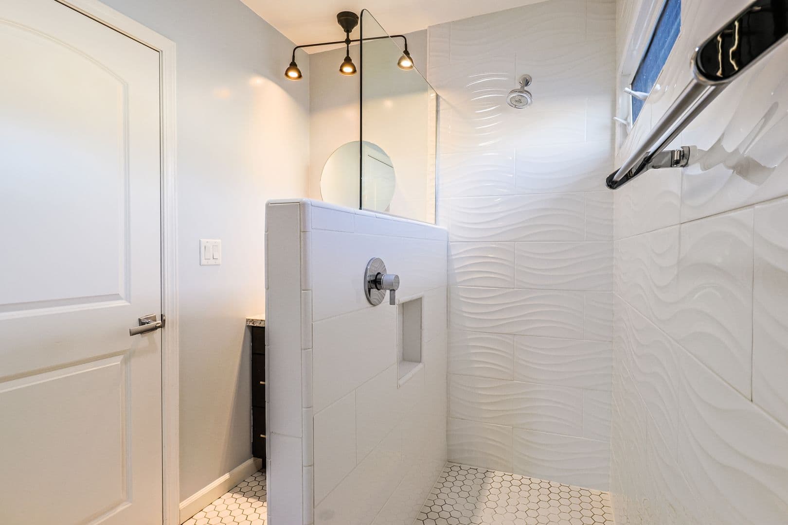 Burbank Apartment: 254-256 W. Tujunga Avenue