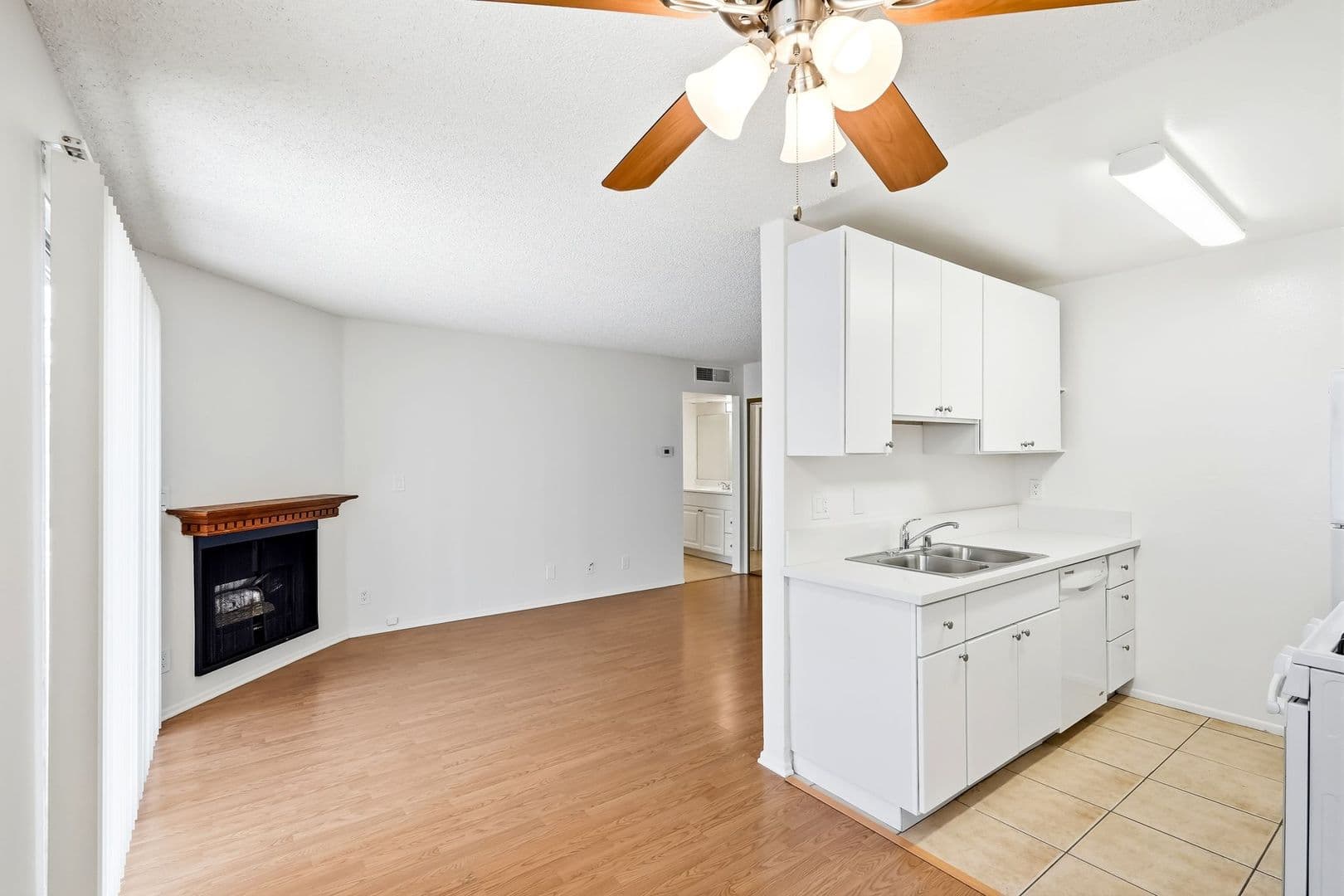 North Hollywood Apartment: 10845 Camarillo Street