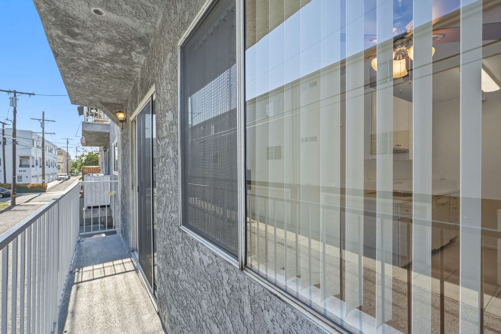 North Hollywood Apartment: 10845 Camarillo Street