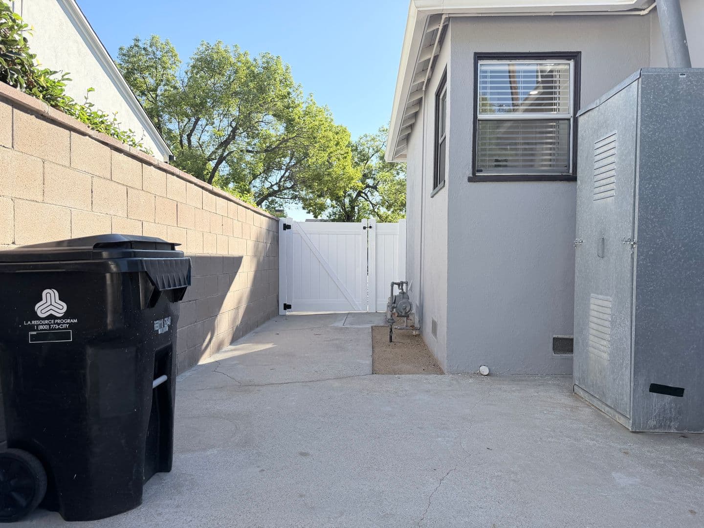 Van Nuys House: 6459 Forbes Avenue