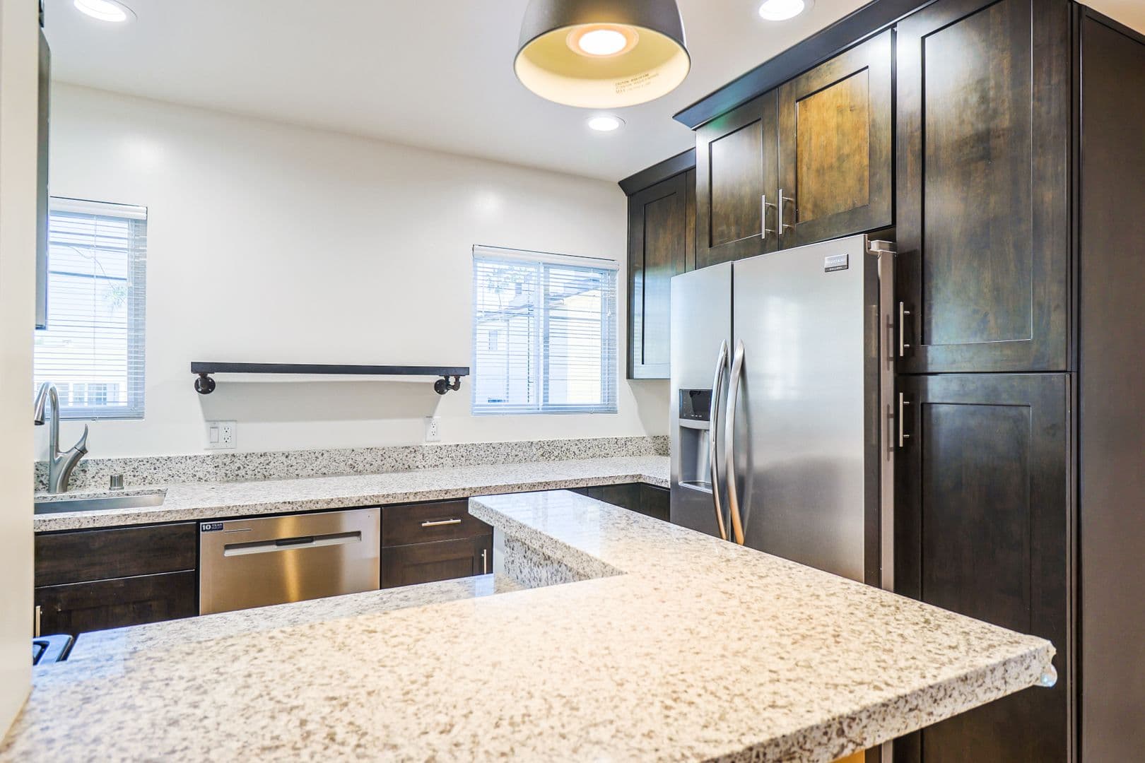 Burbank Apartment: 254-256 W. Tujunga Avenue