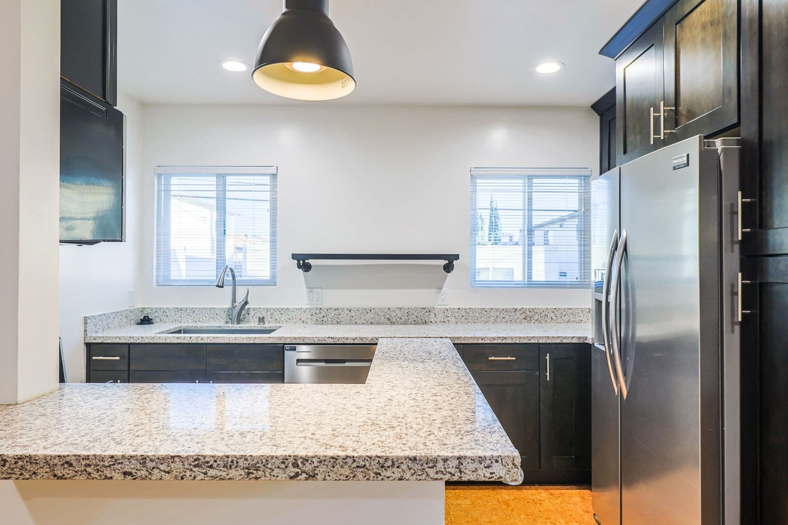 Burbank Apartment: 254-256 W. Tujunga Avenue