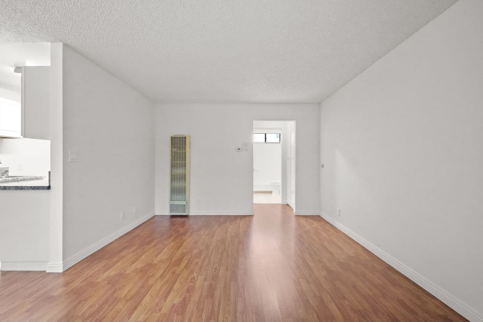 North Hollywood Apartment: 12603 Oxnard Street