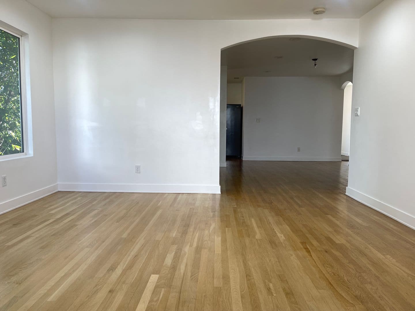 Los Angeles Apartment: 477-479 Nassau Avenue