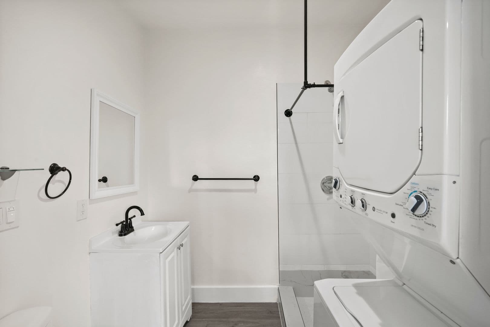 North Hollywood Apartment: 5905 Whitnall Hwy.