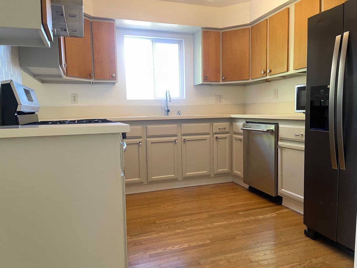 Los Angeles Apartment: 477-479 Nassau Avenue