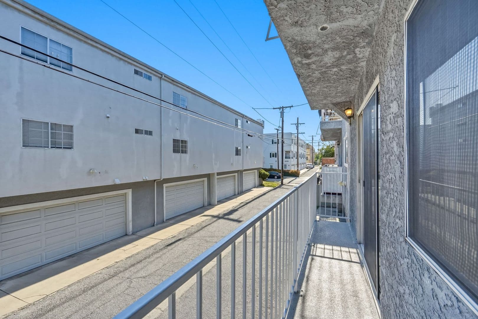 North Hollywood Apartment: 10845 Camarillo Street