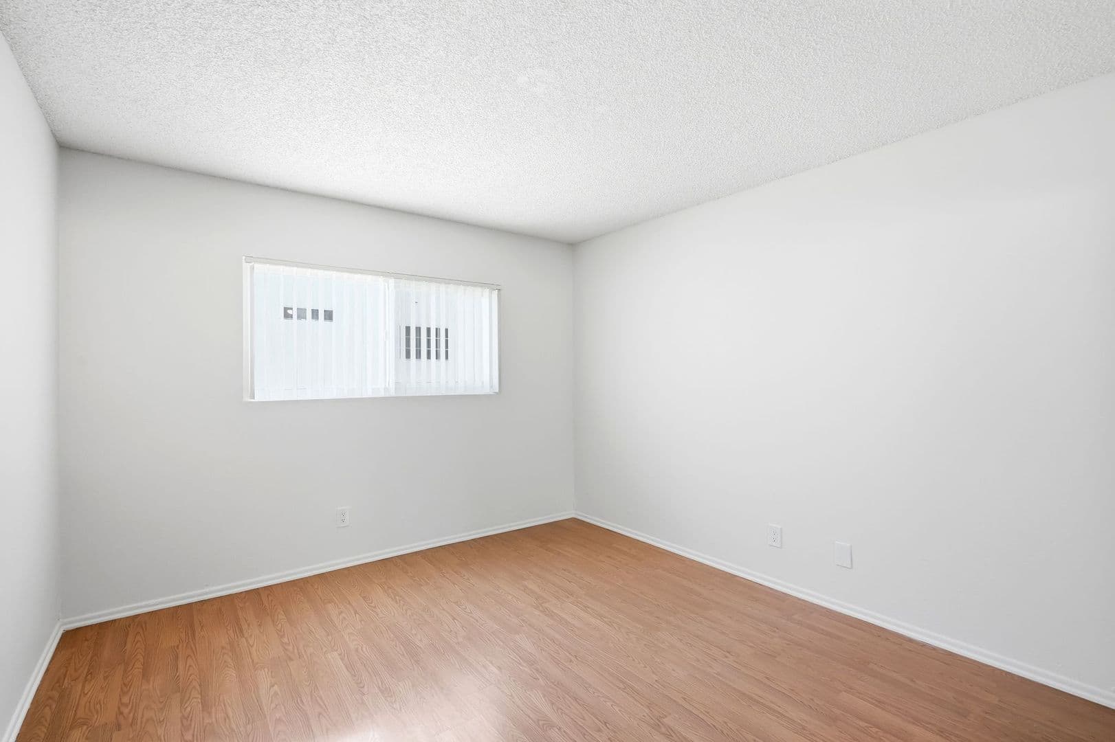 North Hollywood Apartment: 10845 Camarillo Street