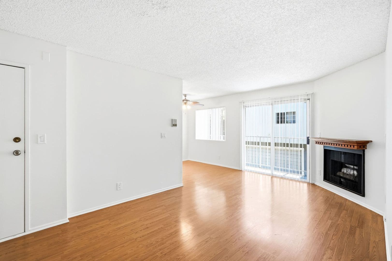 North Hollywood Apartment: 10845 Camarillo Street