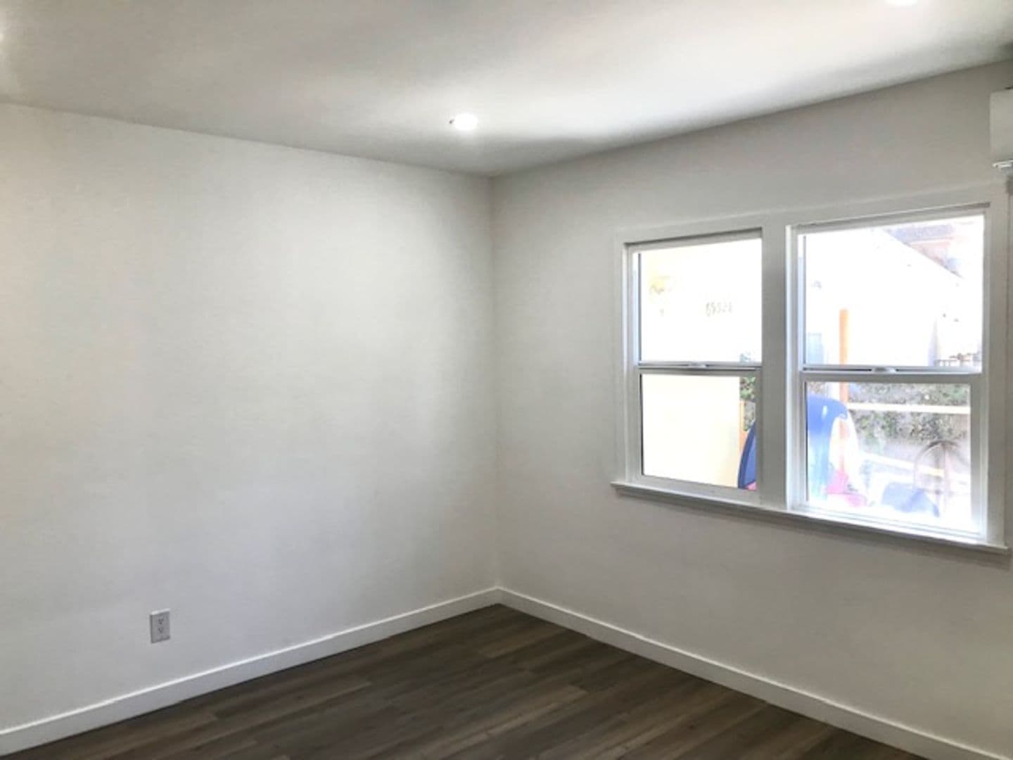 North Hollywood Apartment: 6932-6934 Agnes Avenue