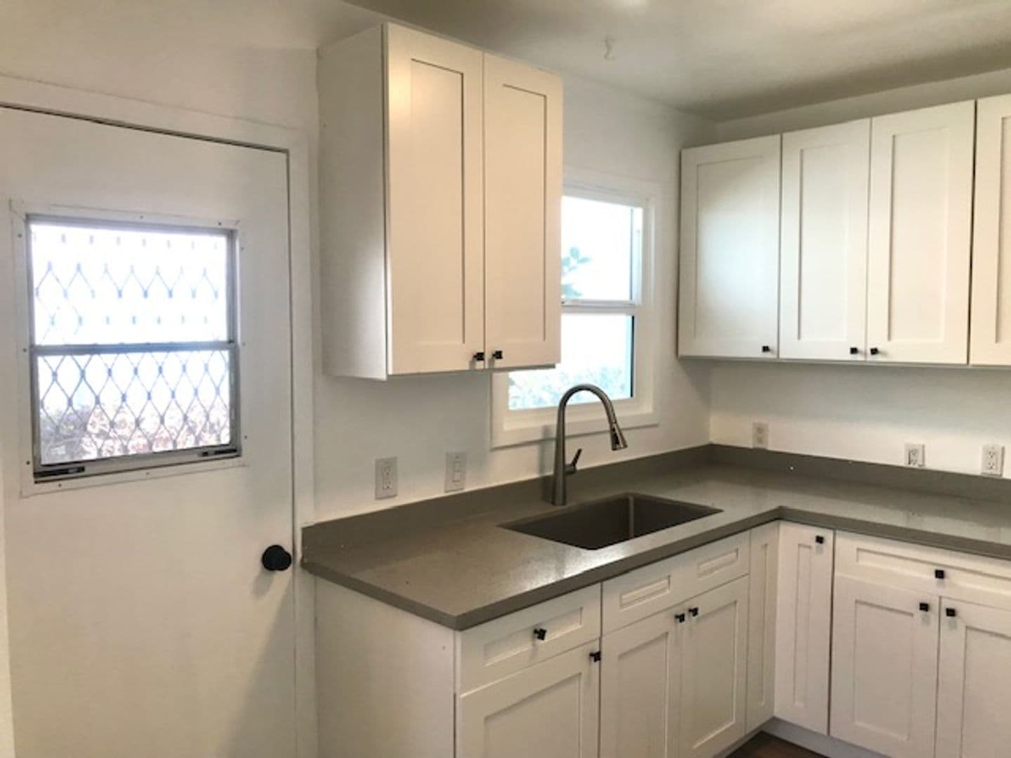 North Hollywood Apartment: 6932-6934 Agnes Avenue