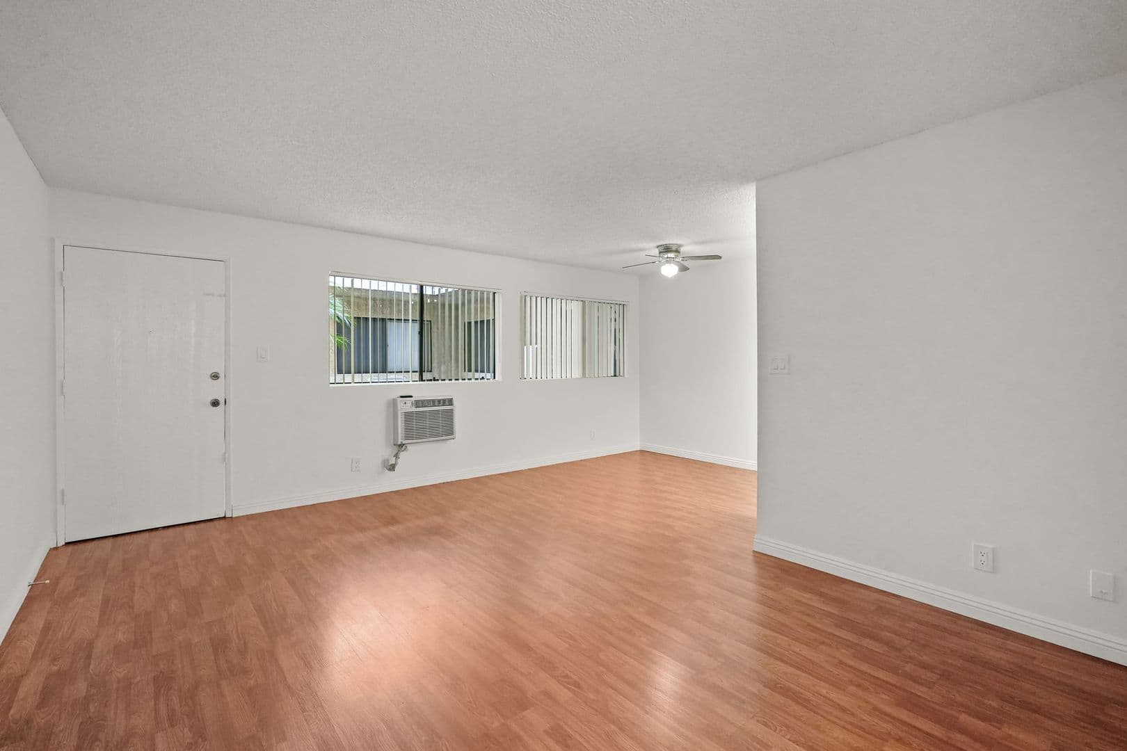 North Hollywood Apartment: 12603 Oxnard Street