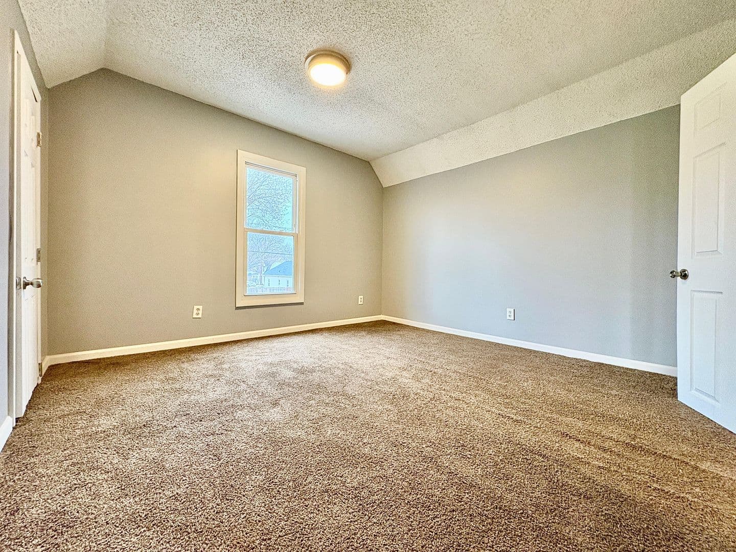 MISHAWAKA Apartment: 816 E. Grove St