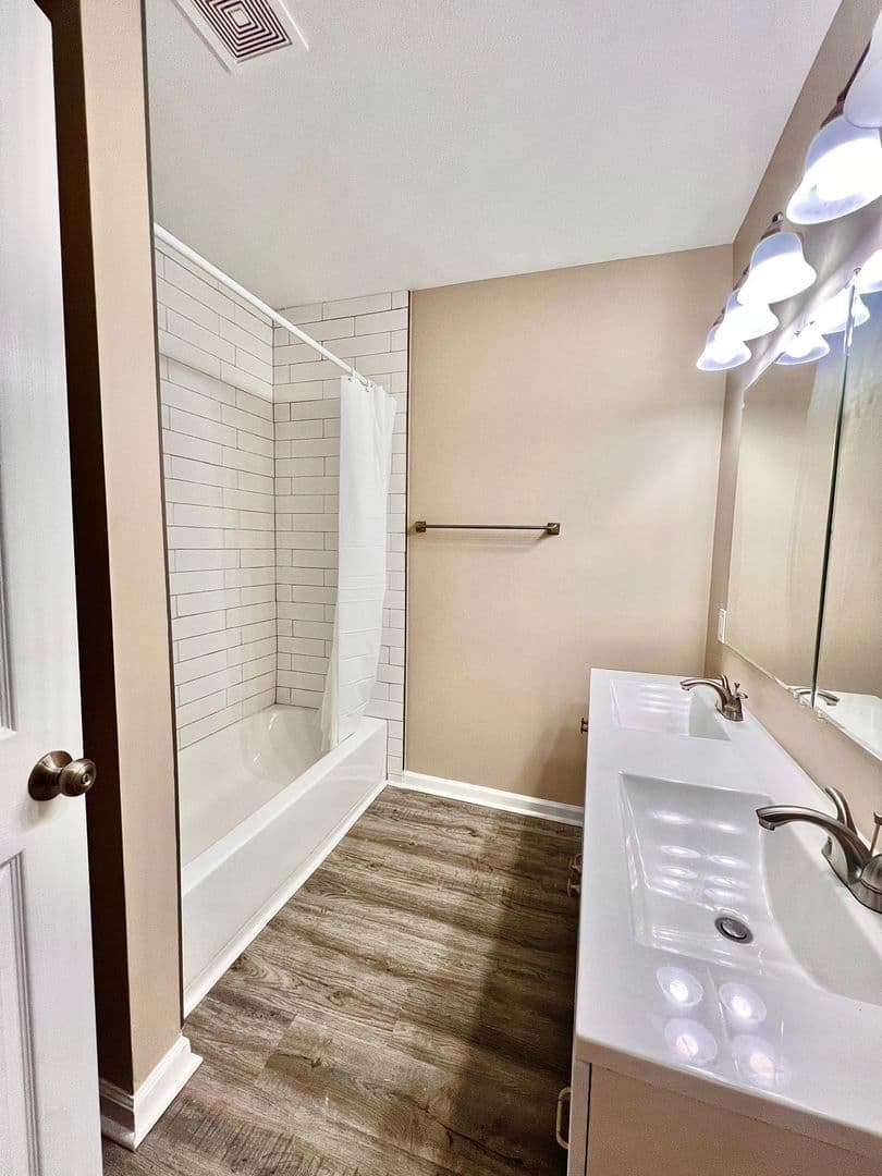 Mishawaka Apartment: 315/319 w 3rd St