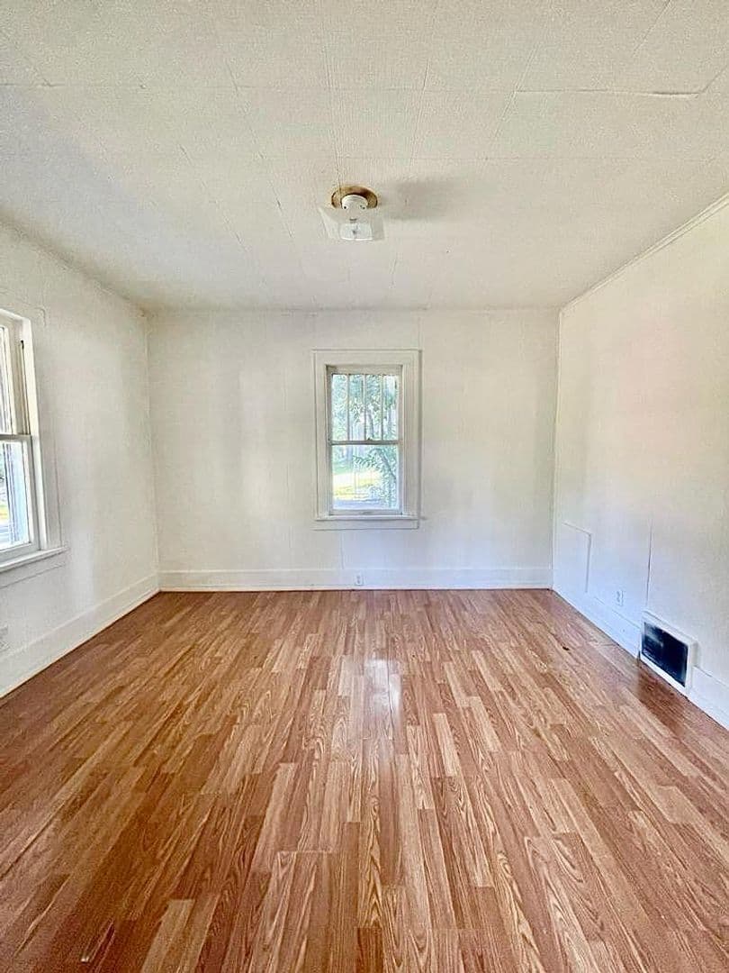 South Bend House: 1822 Elwood Ave