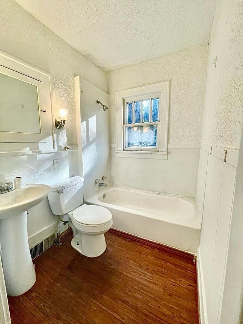 South Bend House: 1822 Elwood Ave