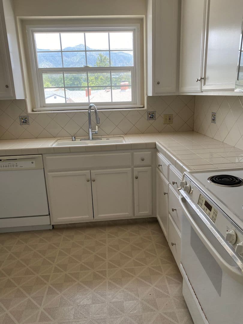 Glendale Apartment: 1007 W.Glenoaks