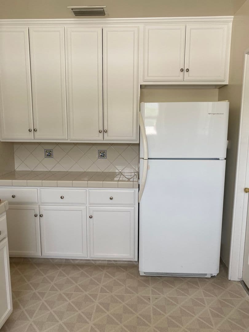 Glendale Apartment: 1007 W.Glenoaks