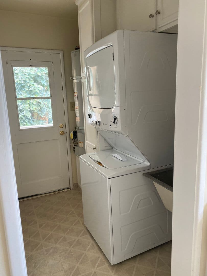 Glendale Apartment: 1007 W.Glenoaks