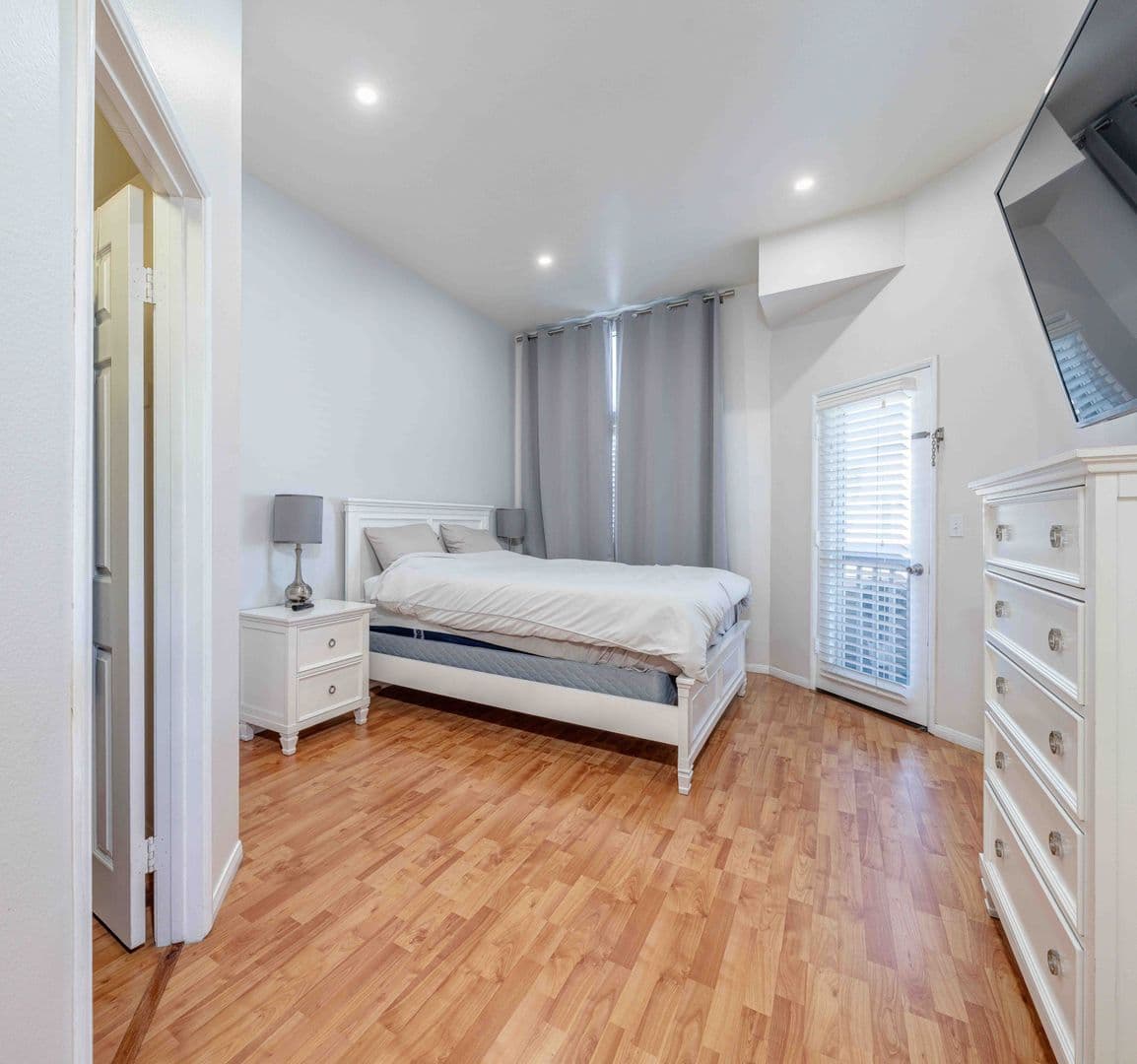 Anaheim Condo: 1861 W. Falmouth  Avenue #61