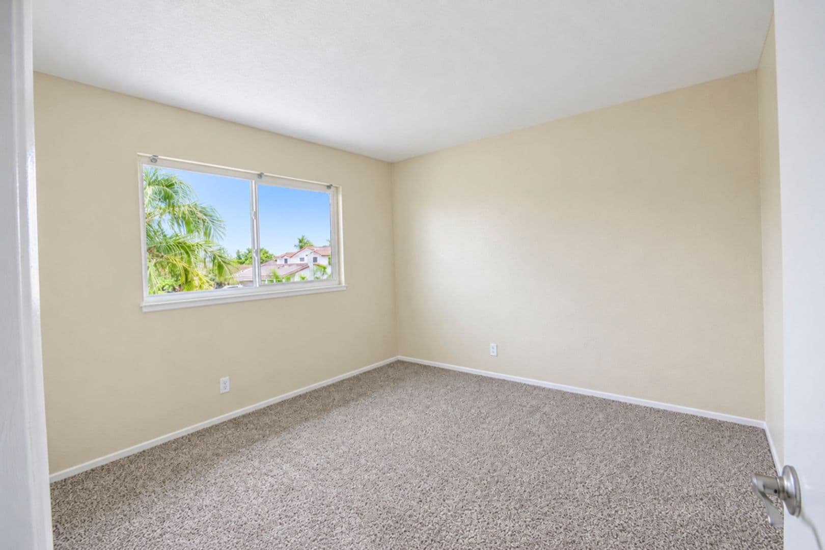 Huntington Beach House: 21651 Branta Circle