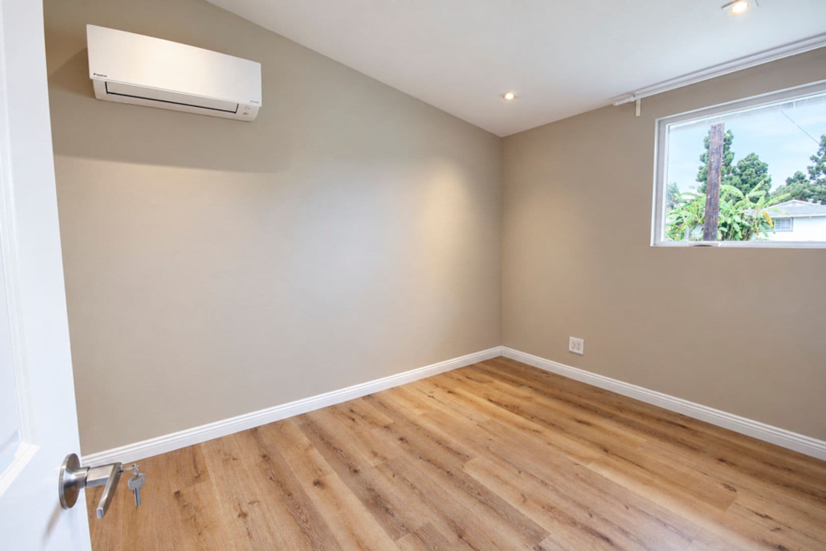 Costa Mesa House: 660 Beach Street