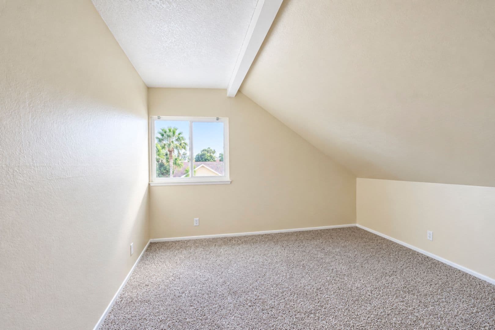 Huntington Beach House: 21651 Branta Circle