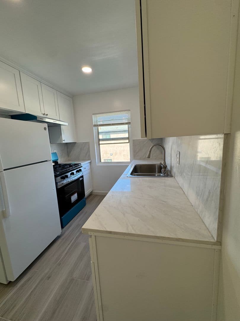 Fullerton Apartment: 1316 W Valencia Drive