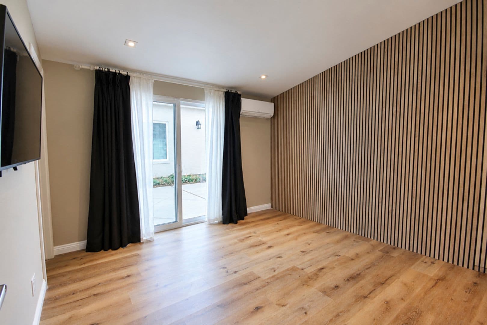 Costa Mesa House: 660 Beach Street
