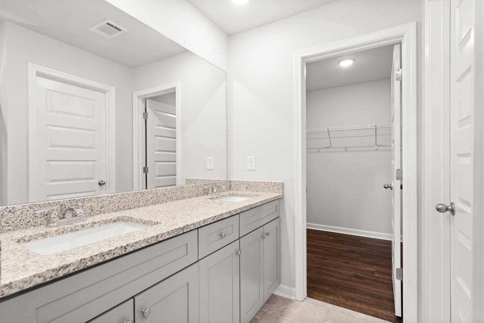 Gainesville House: 2438 Peak Ridge Lane