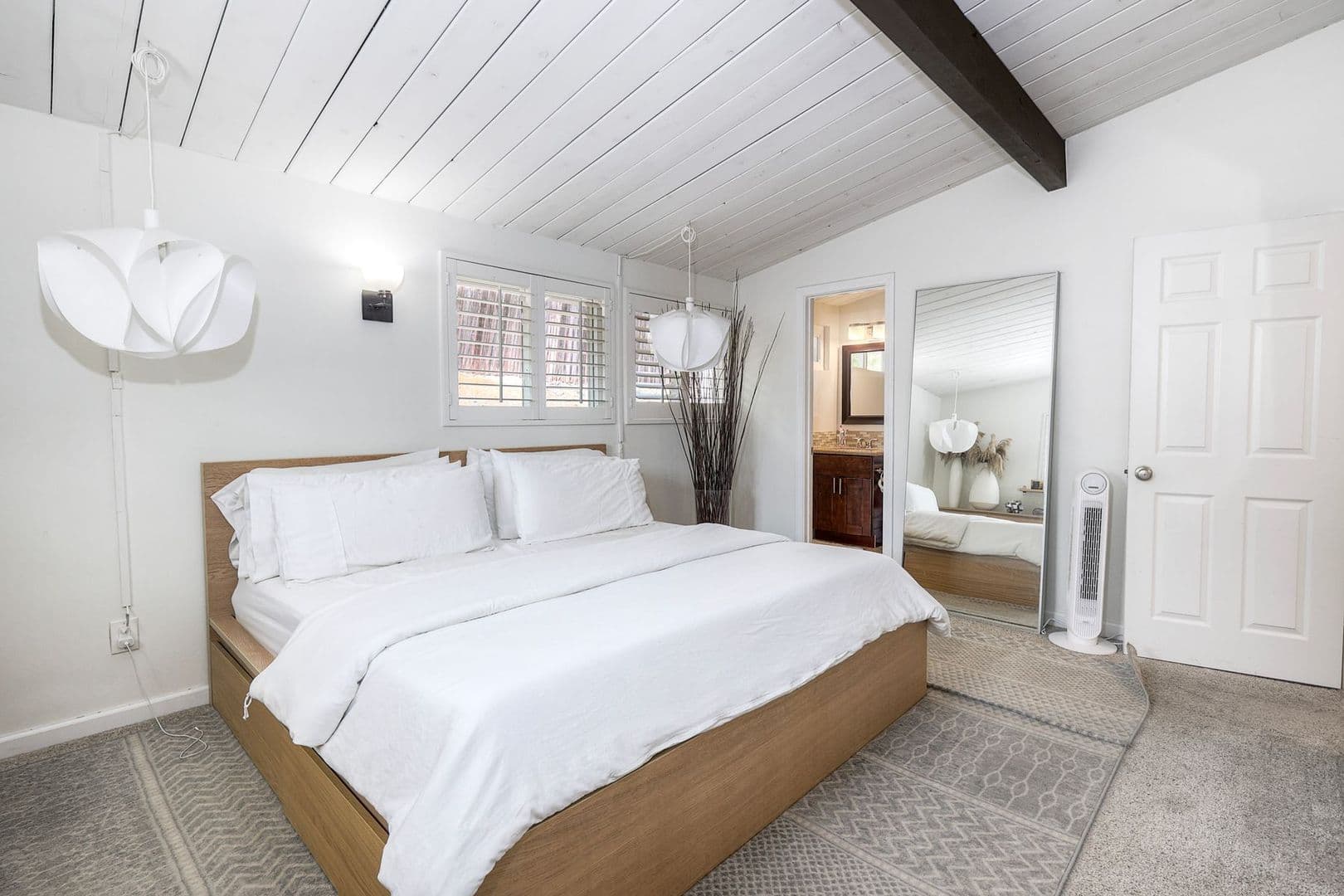 San Diego House: 5520 Baja Dr