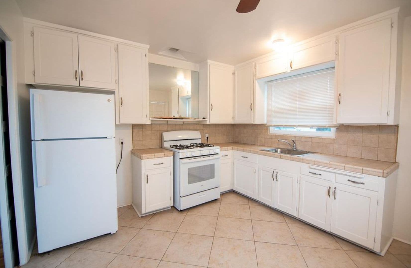San Diego Apartment: 2168 Bacon St