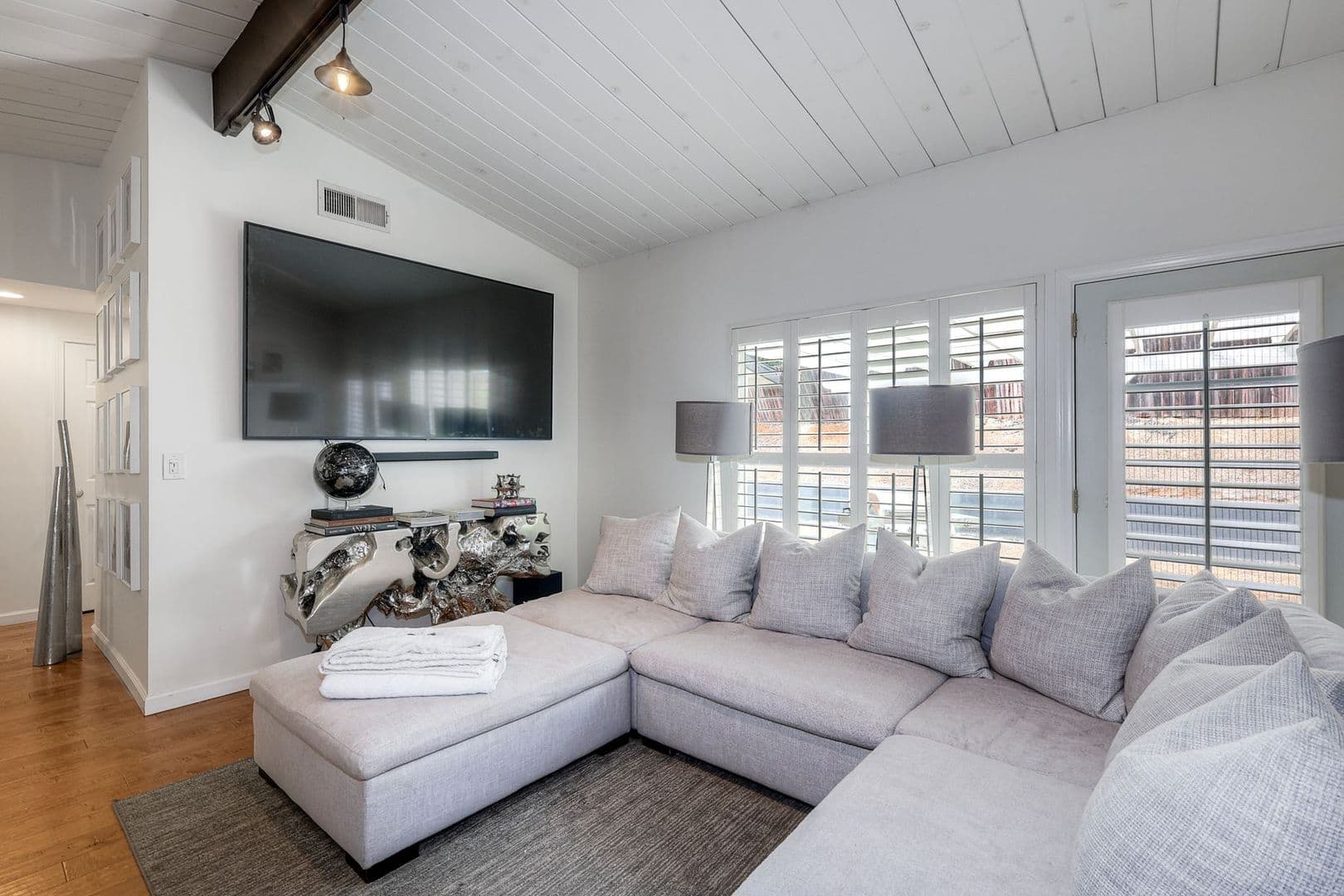 San Diego House: 5520 Baja Dr