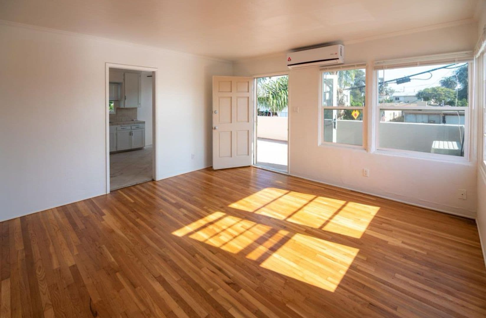 San Diego Apartment: 2168 Bacon St