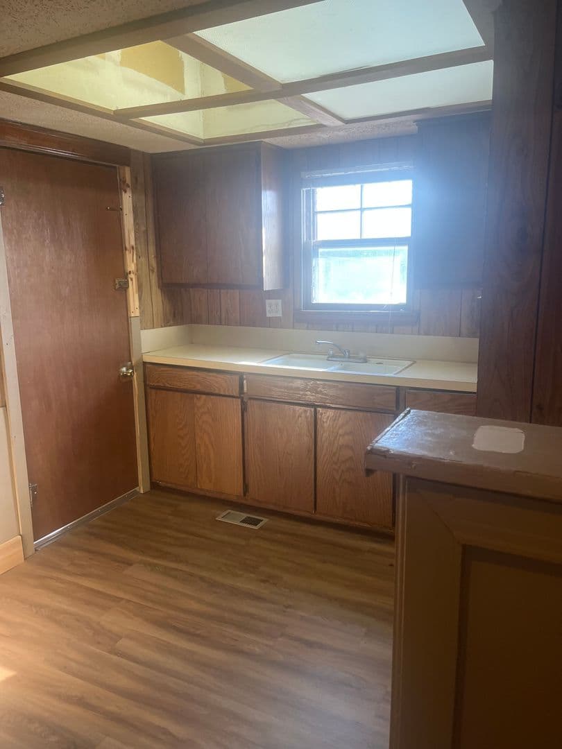 Enid Apartment: 1814/1816 E. Elm