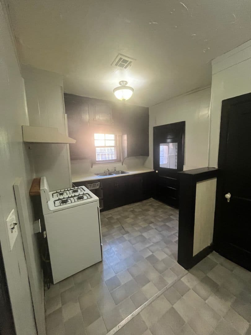 Enid Apartment: 1814/1816 E. Elm
