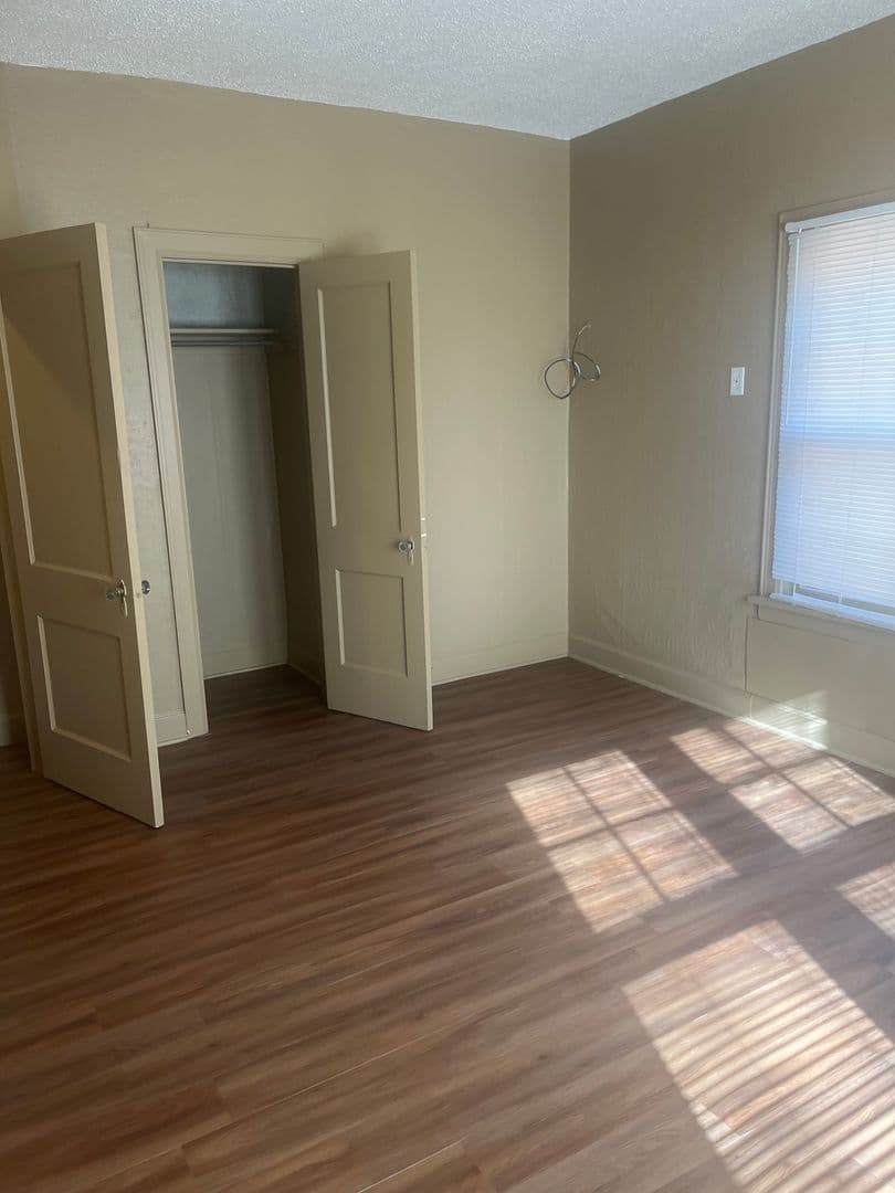 Enid Apartment: 1814/1816 E. Elm
