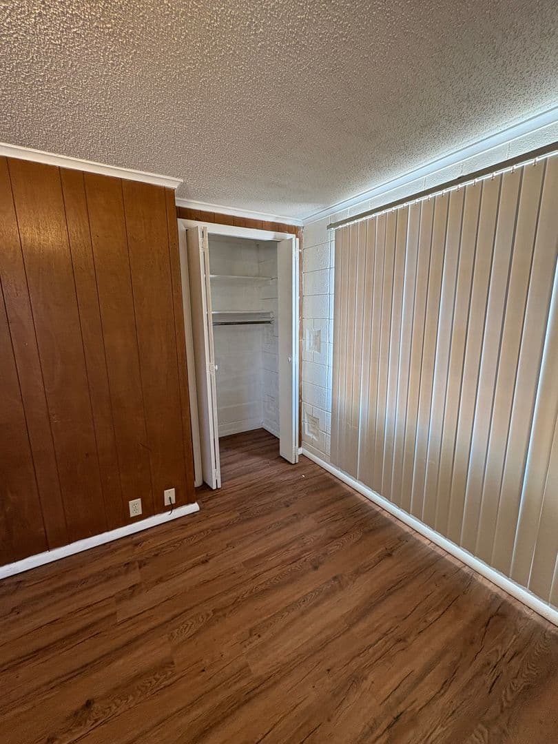 Enid Apartment: 1620 1/2 N. Grand