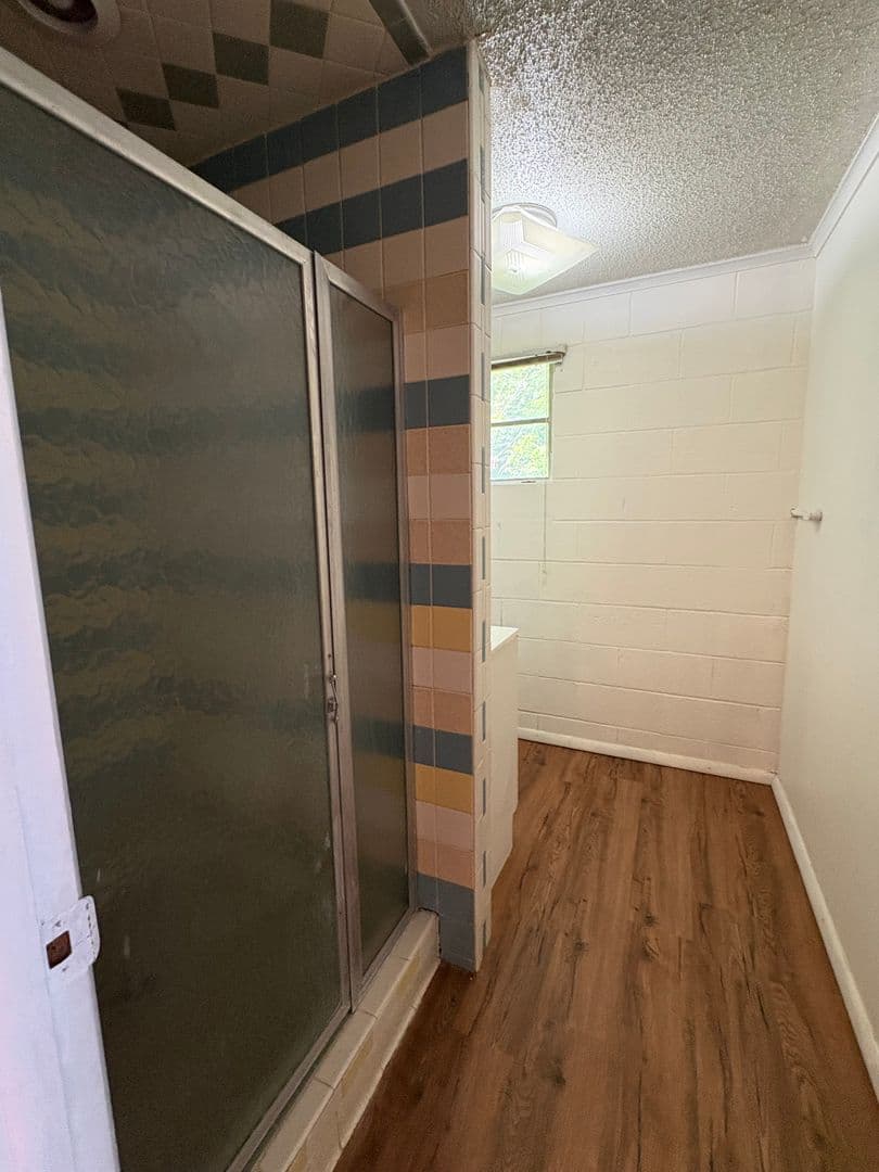 Enid Apartment: 1620 1/2 N. Grand