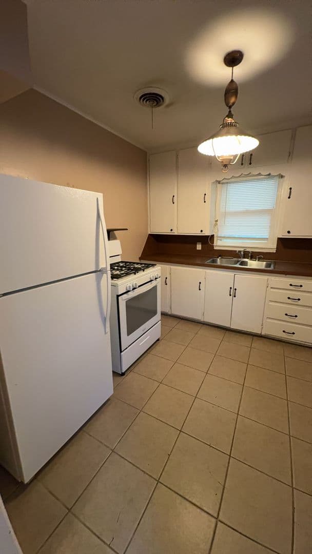 Enid House: 1410 W Hudson