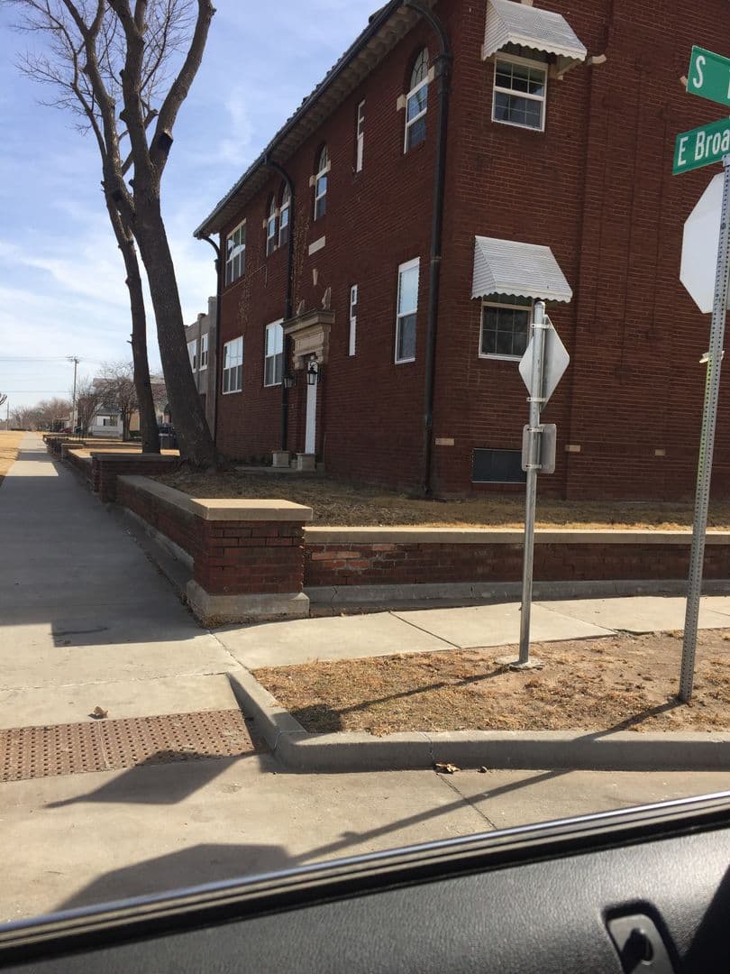 ENID House: 1201 E Broadway APT L
