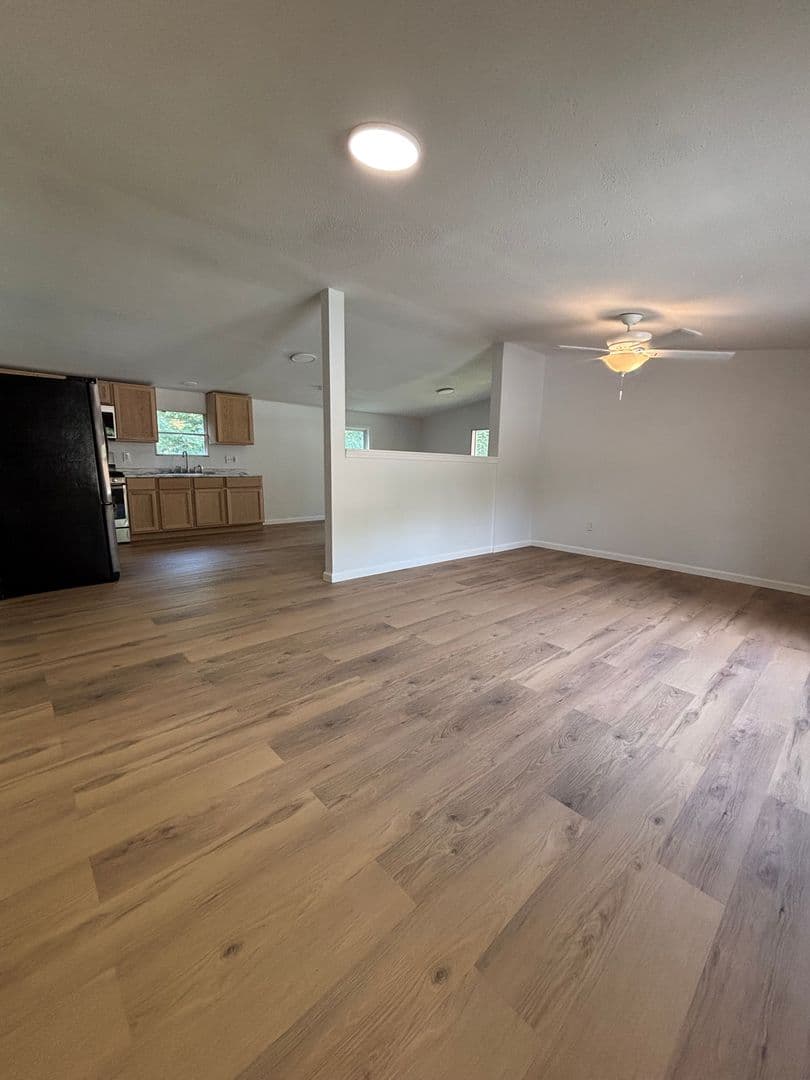 Belleville House: 305 Cascade Drive