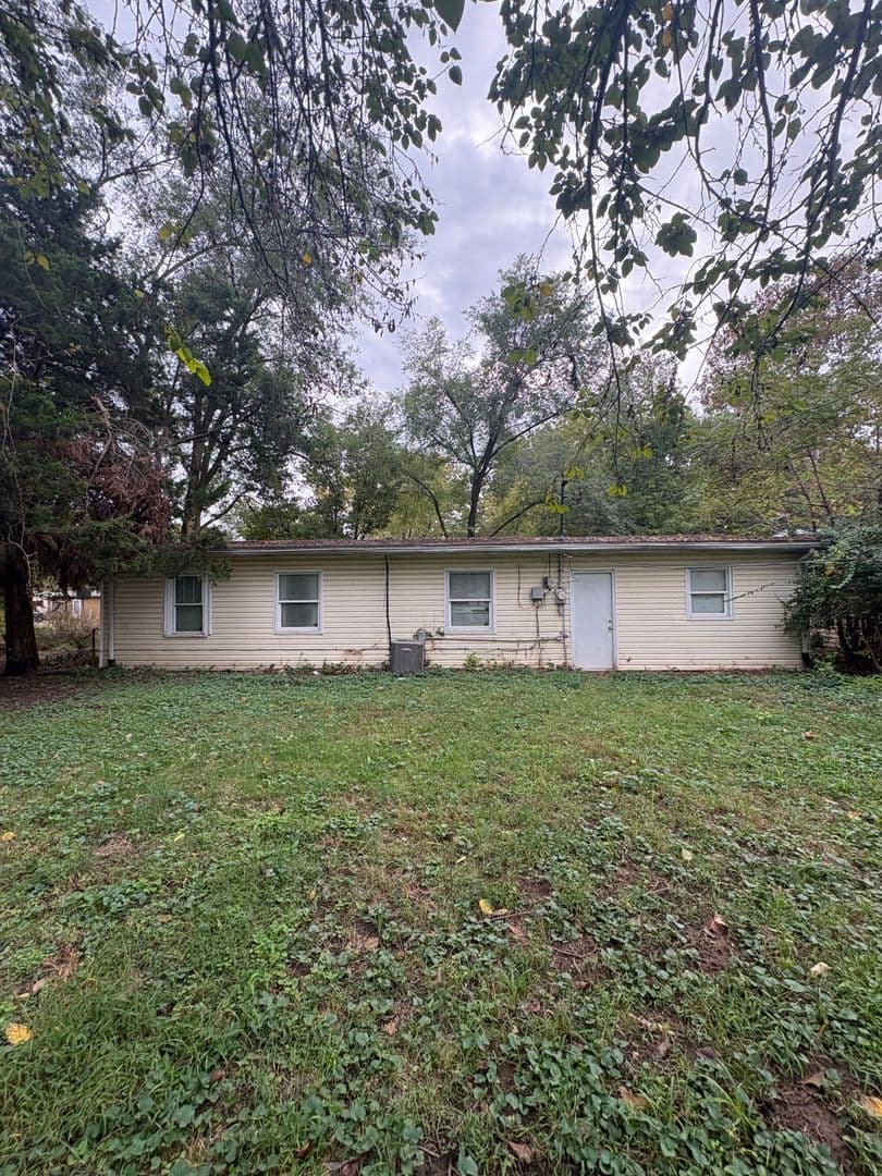 Cahokia House: 1121 St Helena